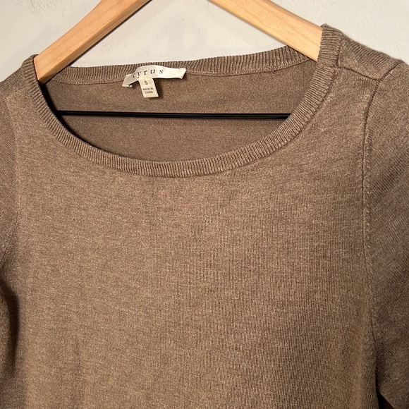 Sweet Cyrus Sweater size Small - Picture 3 of 5